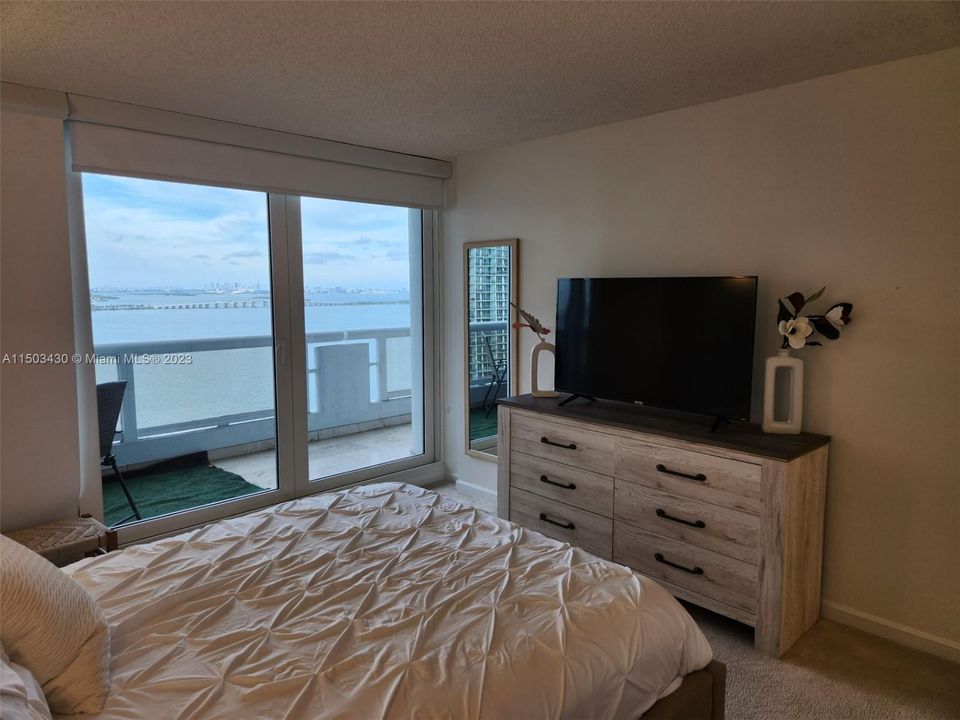 Recently Rented: $5,000 (2 beds, 2 baths, 1464 Square Feet)