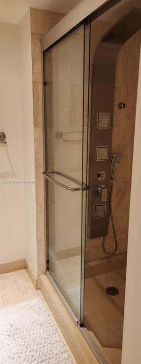 Recently Rented: $5,000 (2 beds, 2 baths, 1464 Square Feet)