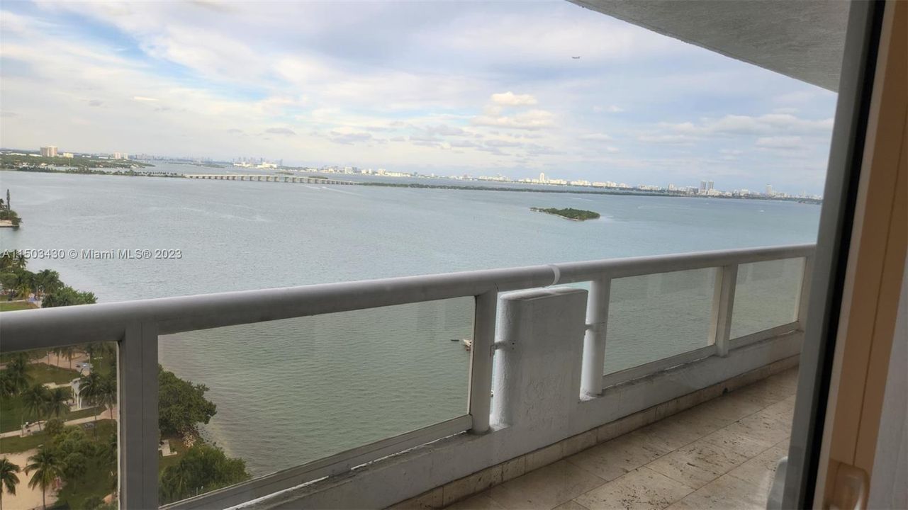 Recently Rented: $5,000 (2 beds, 2 baths, 1464 Square Feet)