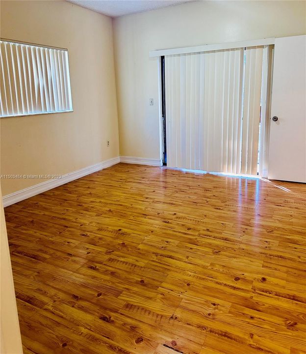 For Sale: $190,000 (1 beds, 1 baths, 632 Square Feet)