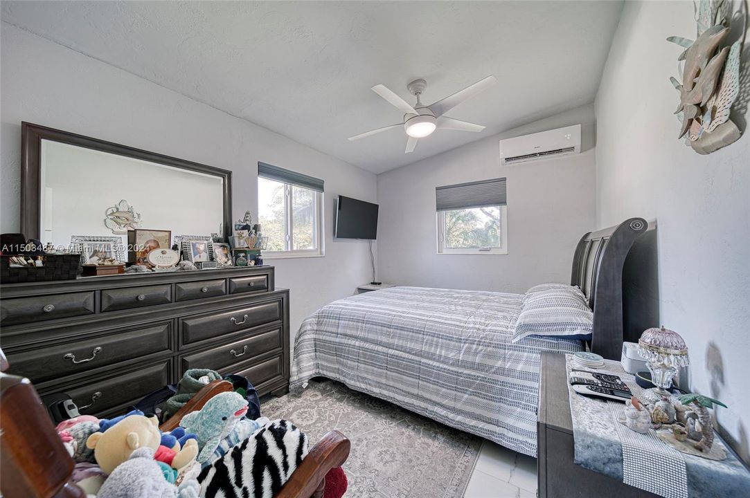 Recently Sold: $1,150,000 (2 beds, 1 baths, 680 Square Feet)