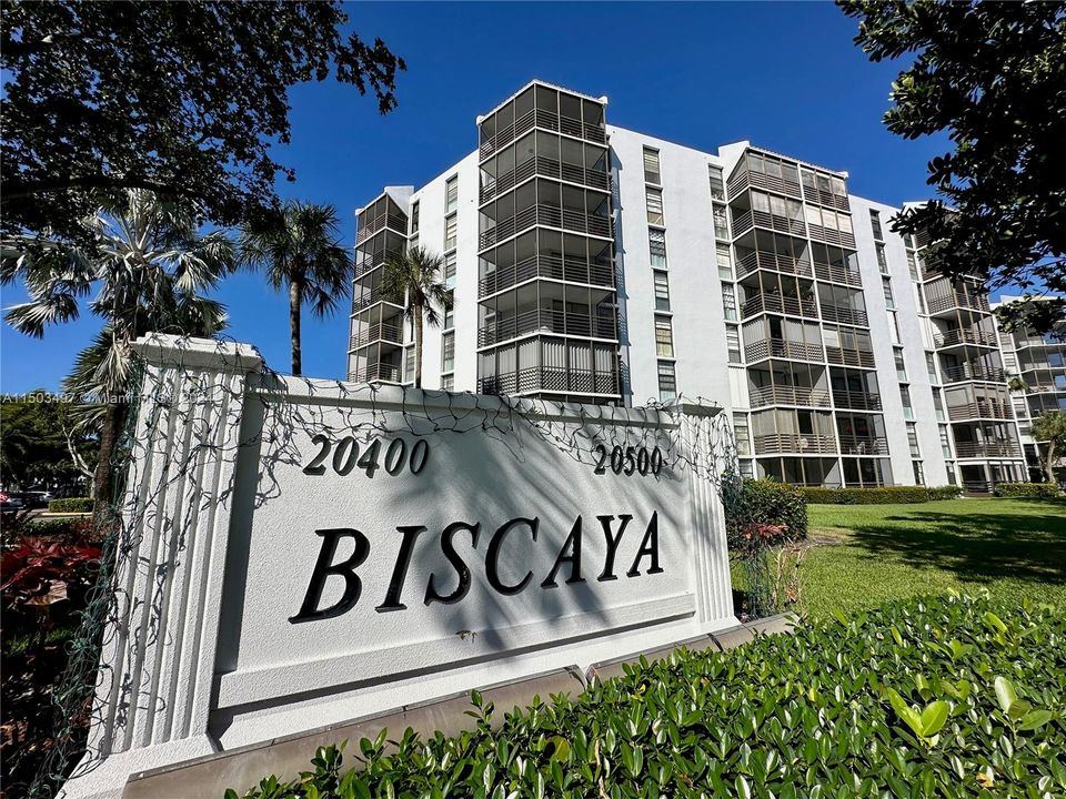 Welcome home at Biscaya Condominium in Aventura!20400 W Country Club Drive, #316, Aventura, FL 33180.