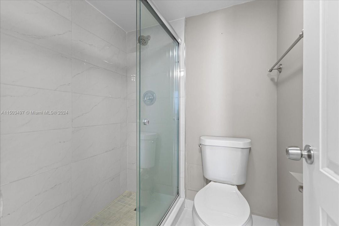 Separate toilet & walk-in shower. Main Bathroom.20400 W Country Club Drive, #316, Aventura, FL.