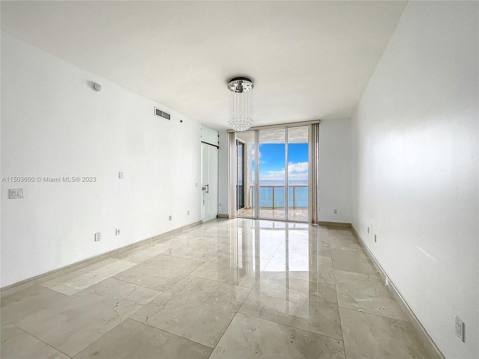 Recently Rented: $7,950 (3 beds, 3 baths, 2327 Square Feet)