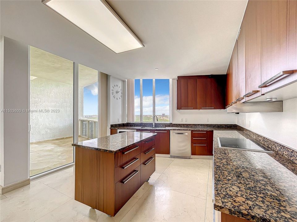 Recently Rented: $7,950 (3 beds, 3 baths, 2327 Square Feet)