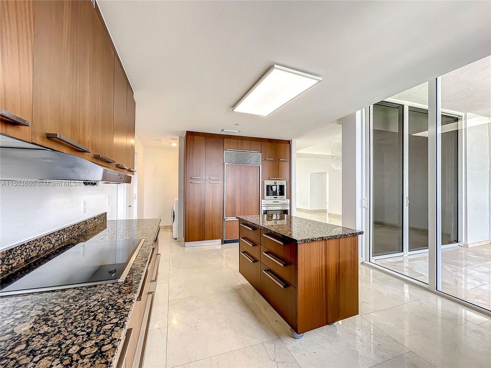 Recently Rented: $7,950 (3 beds, 3 baths, 2327 Square Feet)