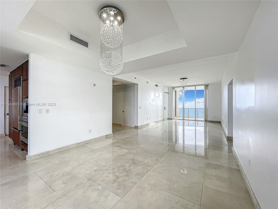 Recently Rented: $7,950 (3 beds, 3 baths, 2327 Square Feet)