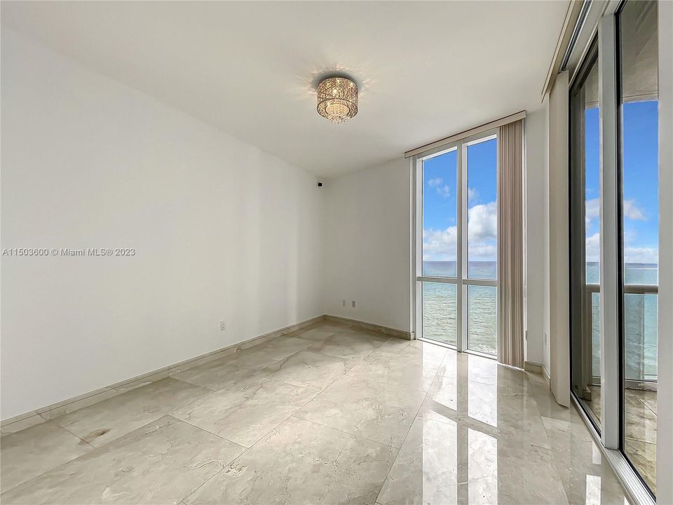 Recently Rented: $7,950 (3 beds, 3 baths, 2327 Square Feet)