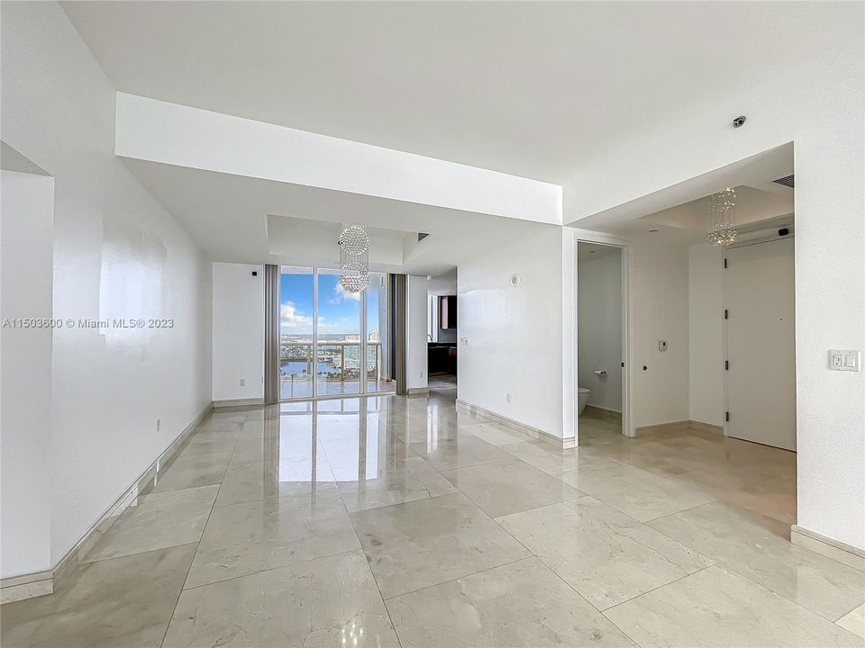 Recently Rented: $7,950 (3 beds, 3 baths, 2327 Square Feet)