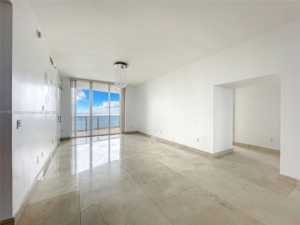 Recently Rented: $7,950 (3 beds, 3 baths, 2327 Square Feet)