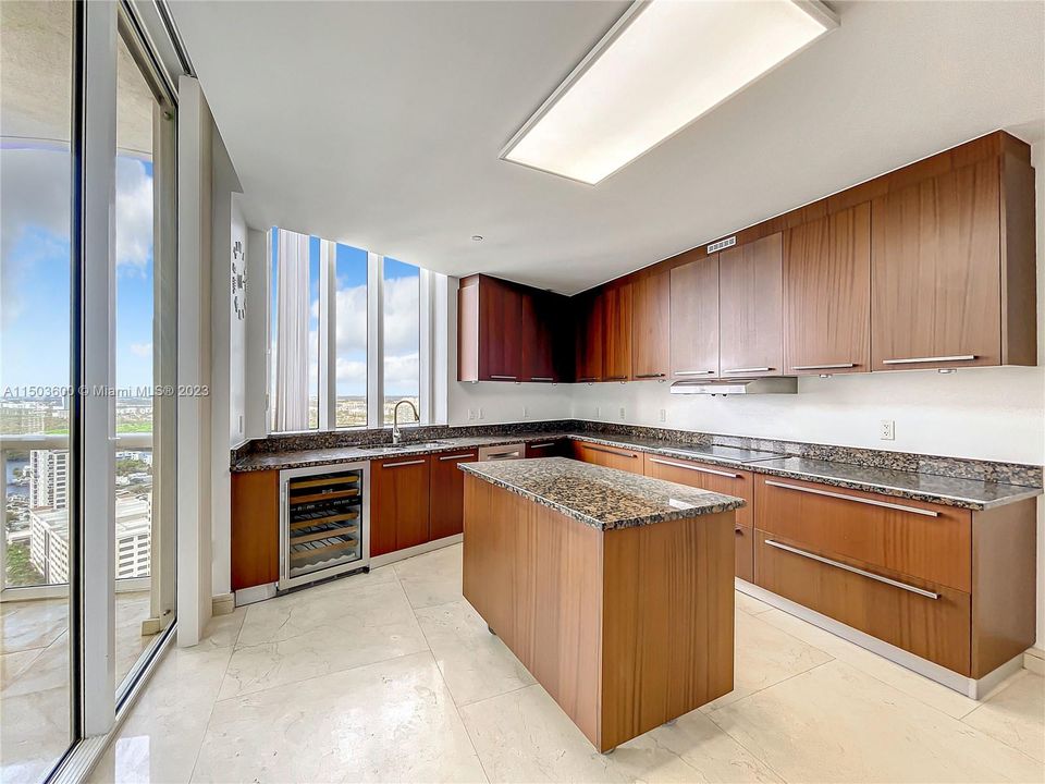 Recently Rented: $7,950 (3 beds, 3 baths, 2327 Square Feet)