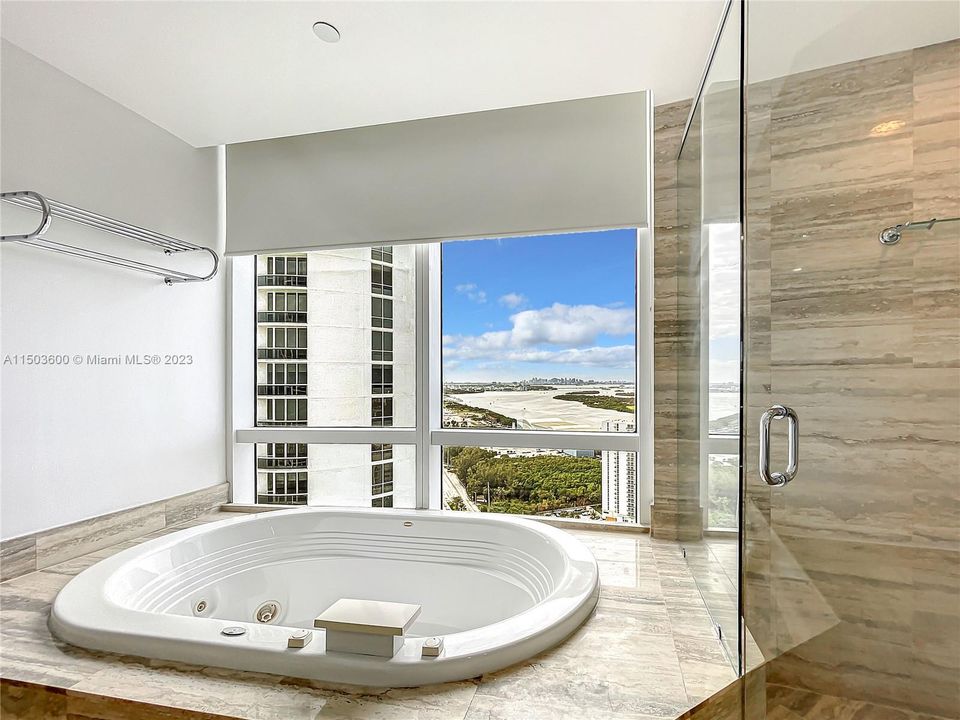 Recently Rented: $7,950 (3 beds, 3 baths, 2327 Square Feet)