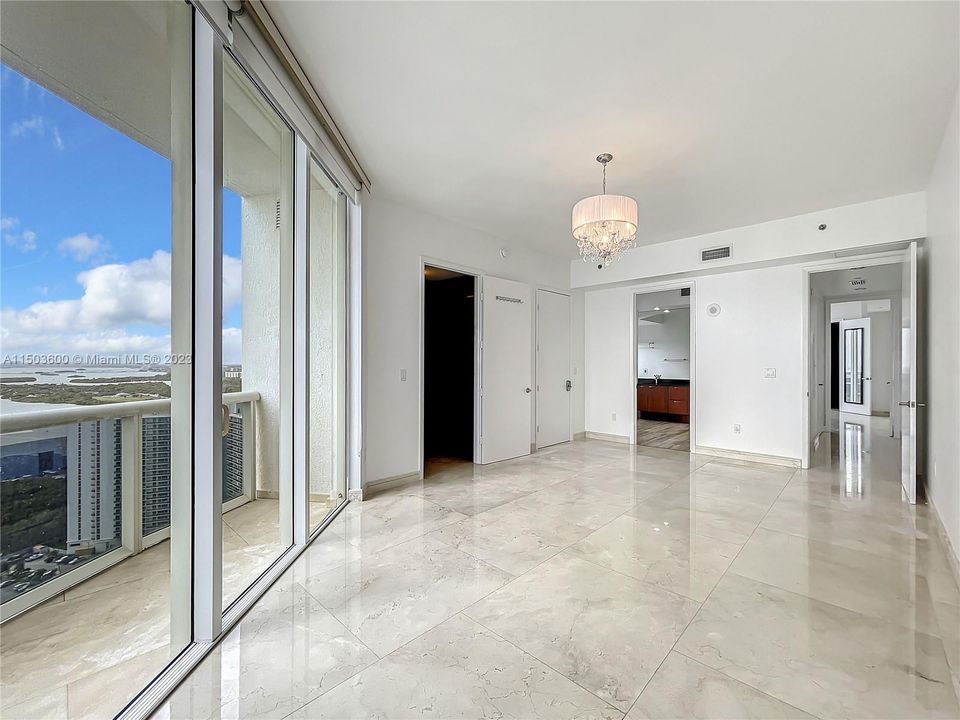 Recently Rented: $7,950 (3 beds, 3 baths, 2327 Square Feet)