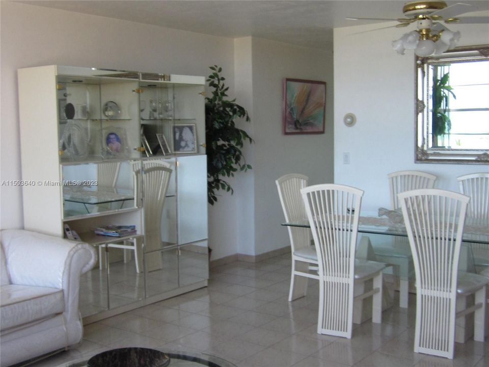 Recently Sold: $450,000 (1 beds, 1 baths, 866 Square Feet)