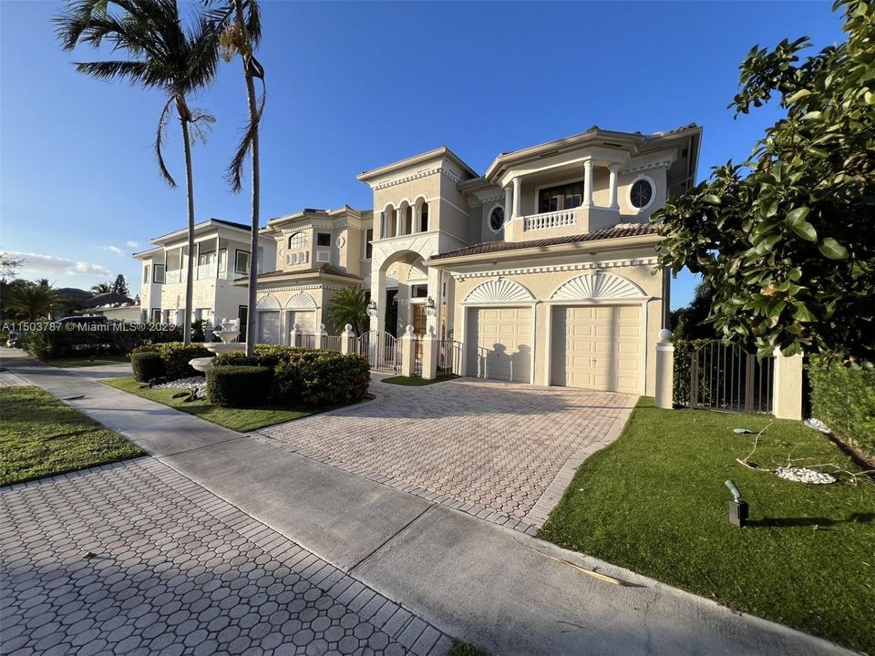 Recently Sold: $4,599,000 (5 beds, 6 baths, 5274 Square Feet)