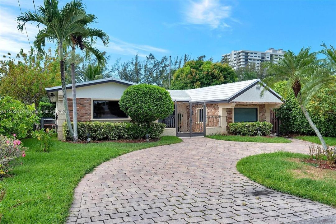 For Sale: $1,295,000 (3 beds, 2 baths, 1773 Square Feet)