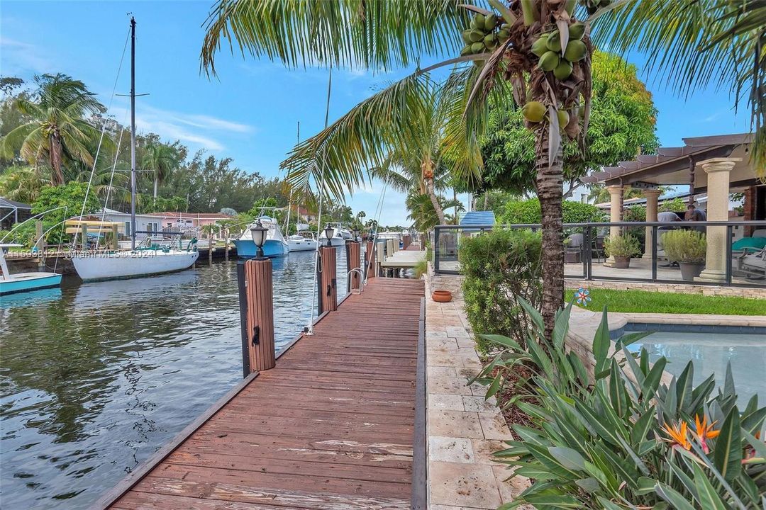 For Sale: $1,295,000 (3 beds, 2 baths, 1773 Square Feet)