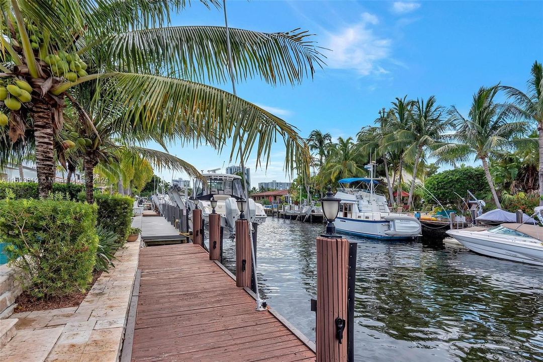 For Sale: $1,295,000 (3 beds, 2 baths, 1773 Square Feet)