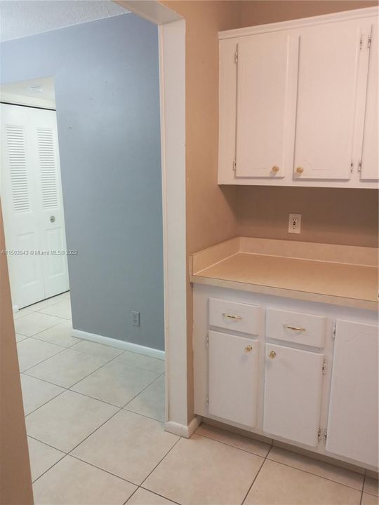 For Sale: $94,999 (1 beds, 1 baths, 702 Square Feet)
