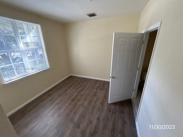 Recently Rented: $2,600 (2 beds, 2 baths, 1700 Square Feet)