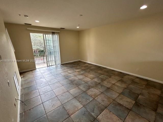 Recently Rented: $2,600 (2 beds, 2 baths, 1700 Square Feet)