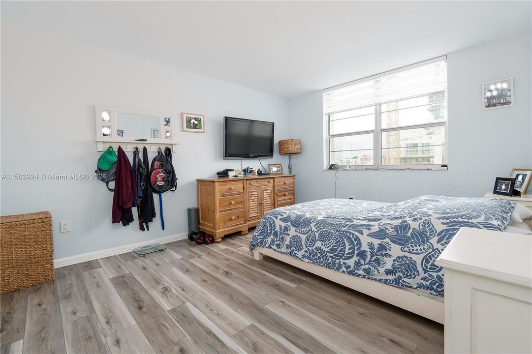 For Sale: $635,000 (2 beds, 2 baths, 1607 Square Feet)
