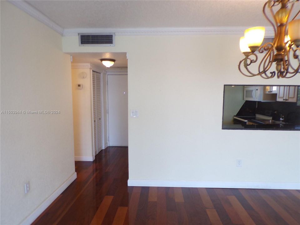 For Sale: $249,900 (1 beds, 1 baths, 768 Square Feet)