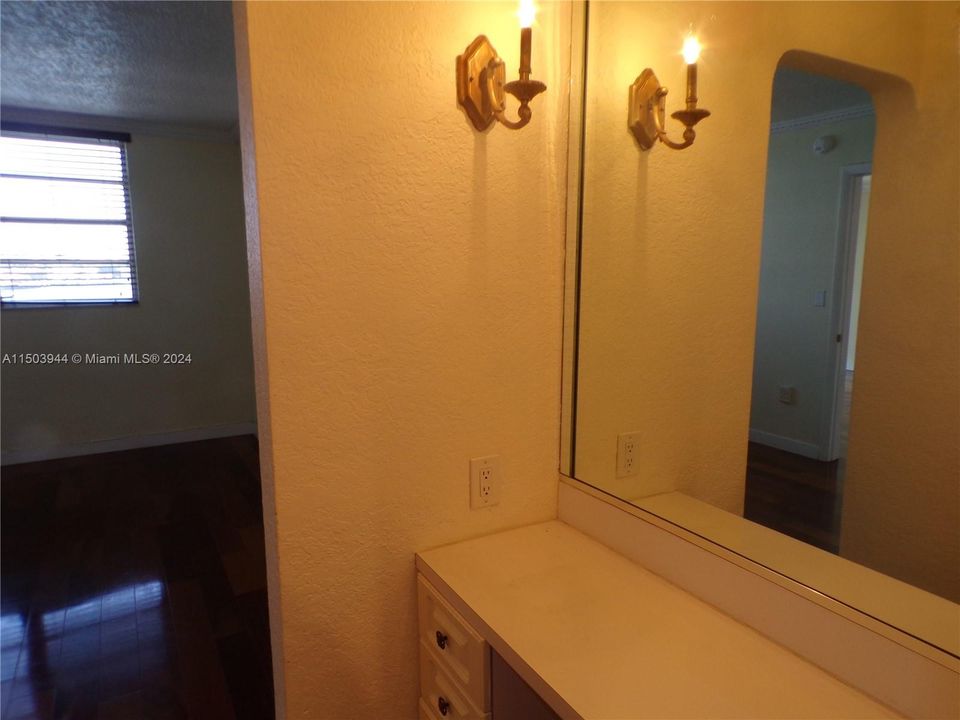 For Sale: $249,900 (1 beds, 1 baths, 768 Square Feet)