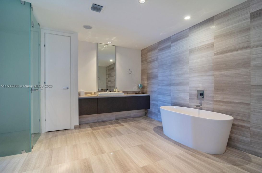 最近租的: $11,300 (3 贝兹, 4 浴室, 2398 平方英尺)