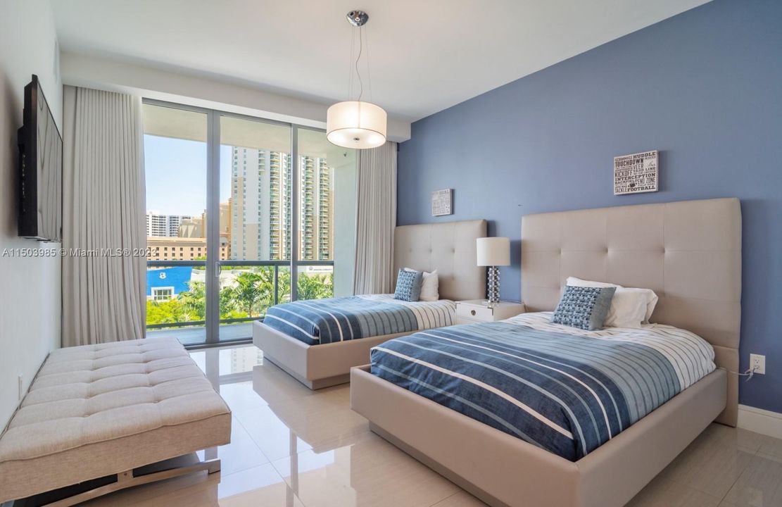 最近租的: $11,300 (3 贝兹, 4 浴室, 2398 平方英尺)