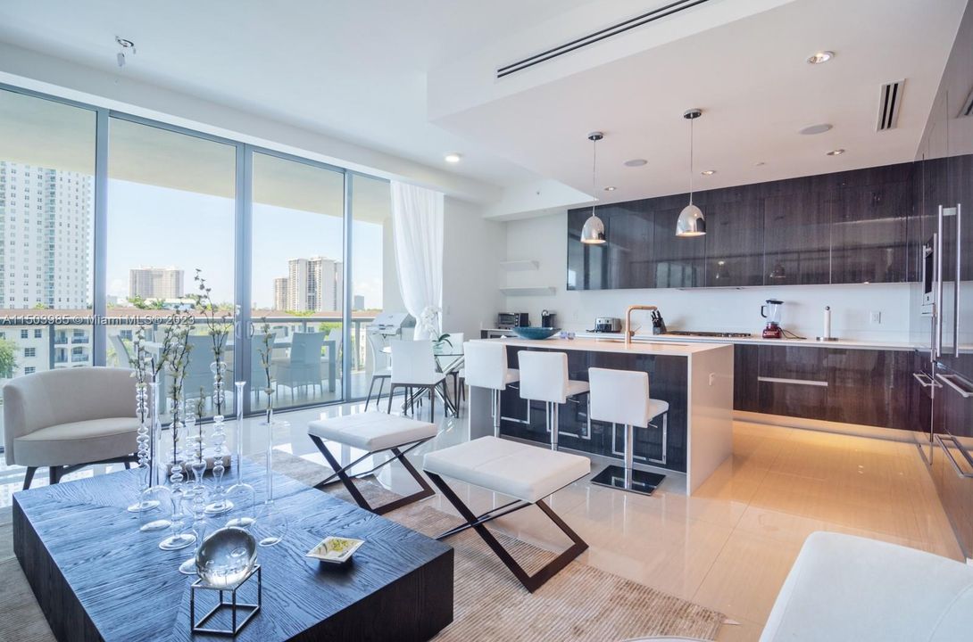 最近租的: $11,300 (3 贝兹, 4 浴室, 2398 平方英尺)