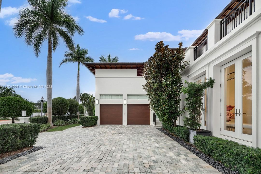 For Sale: $26,999,000 (7 beds, 8 baths, 14060 Square Feet)