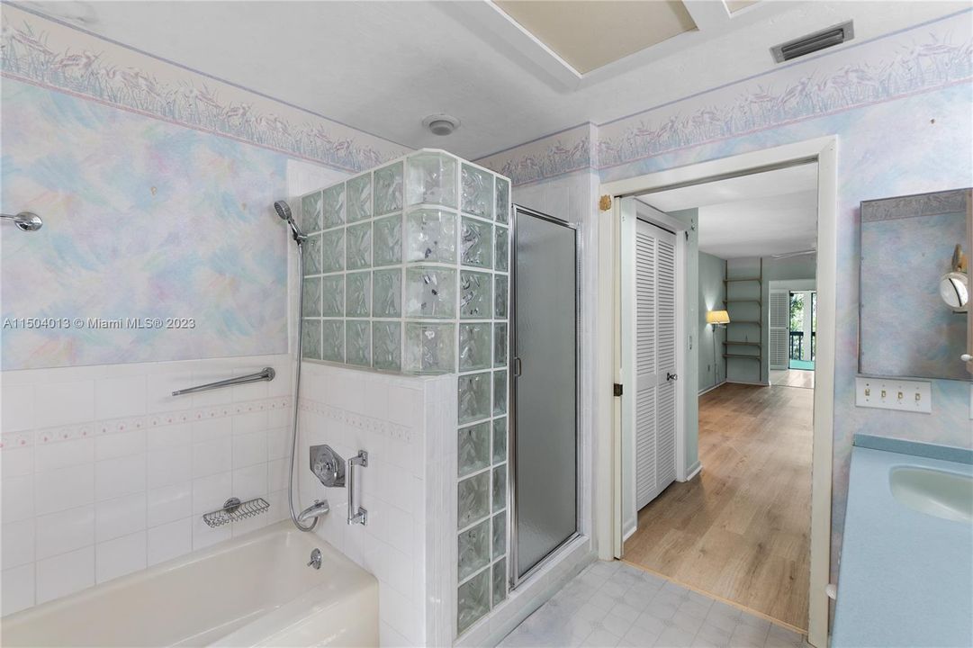 Recently Sold: $1,000,000 (4 beds, 2 baths, 0 Square Feet)