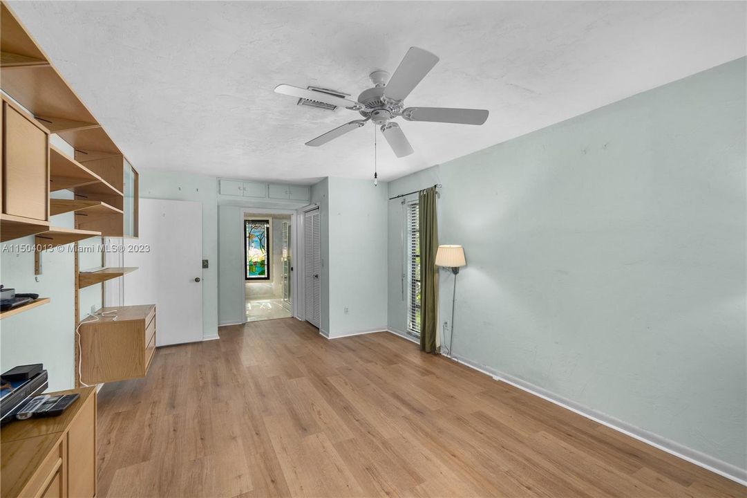 Recently Sold: $1,000,000 (4 beds, 2 baths, 0 Square Feet)