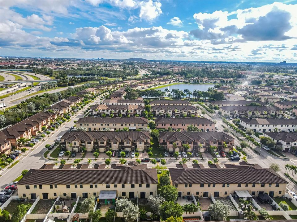 最近售出: $529,000 (3 贝兹, 2 浴室, 1592 平方英尺)