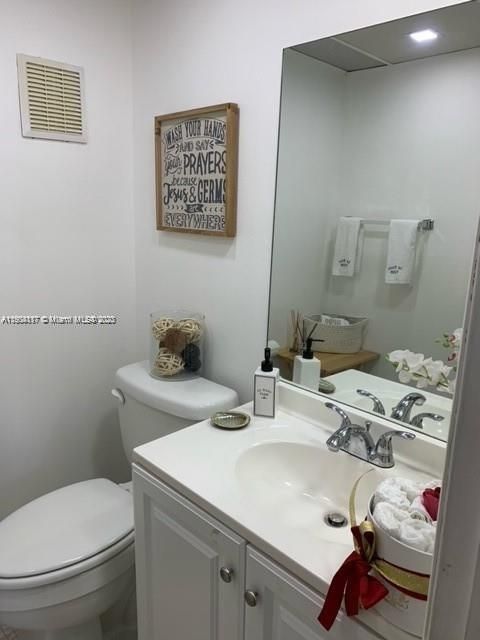 Recently Rented: $2,150 (1 beds, 1 baths, 1125 Square Feet)