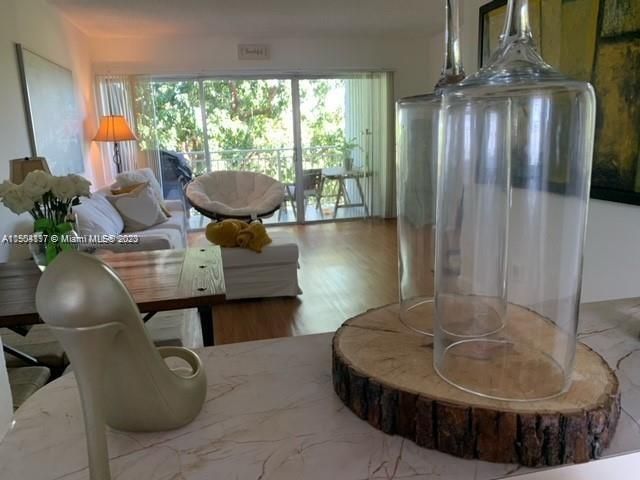 Recently Rented: $2,150 (1 beds, 1 baths, 1125 Square Feet)