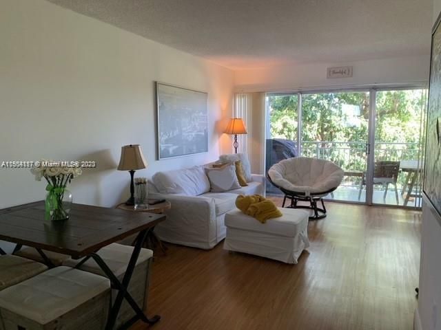 Recently Rented: $2,150 (1 beds, 1 baths, 1125 Square Feet)