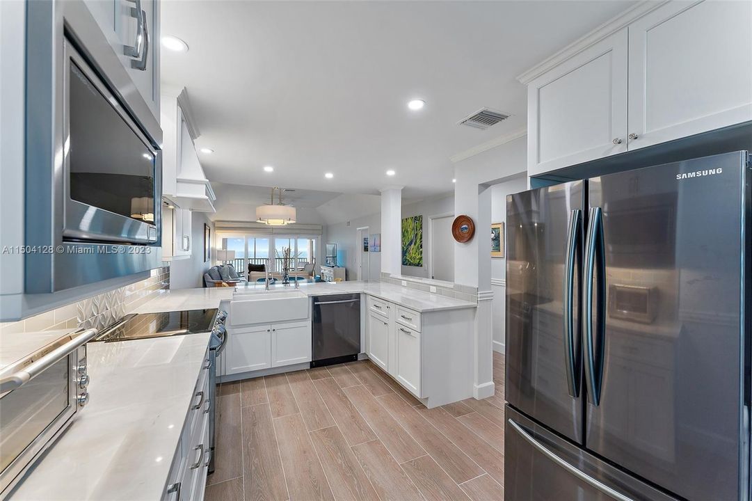 Recently Sold: $975,000 (2 beds, 2 baths, 1249 Square Feet)