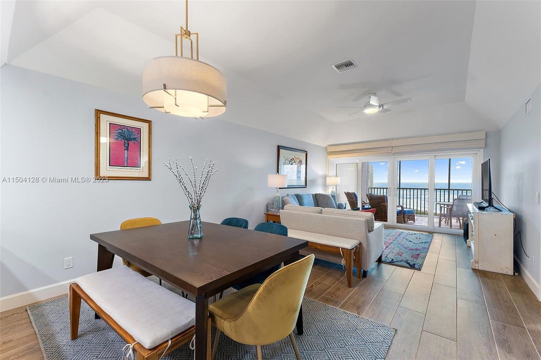 Recently Sold: $975,000 (2 beds, 2 baths, 1249 Square Feet)