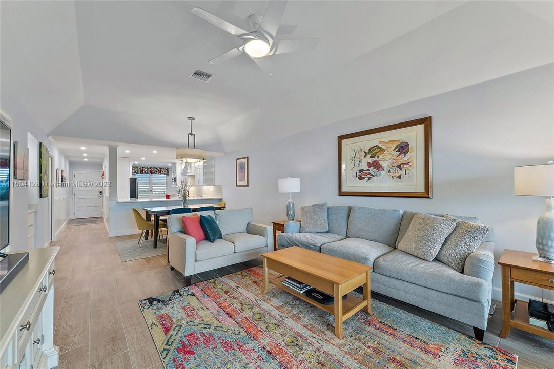 Recently Sold: $975,000 (2 beds, 2 baths, 1249 Square Feet)