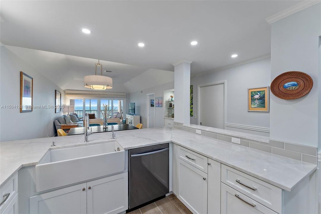 Recently Sold: $975,000 (2 beds, 2 baths, 1249 Square Feet)