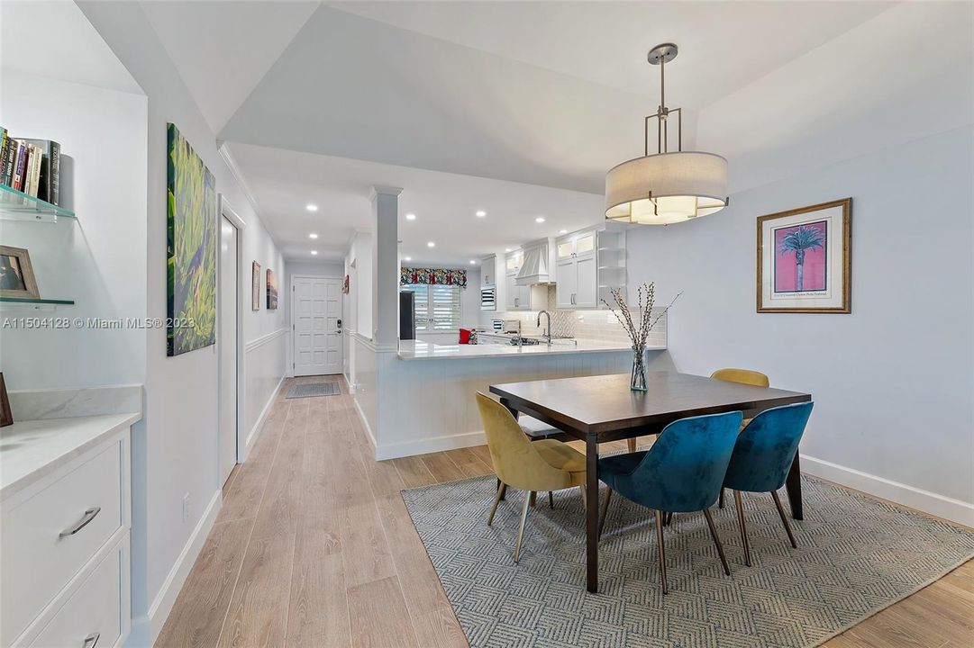 Recently Sold: $975,000 (2 beds, 2 baths, 1249 Square Feet)