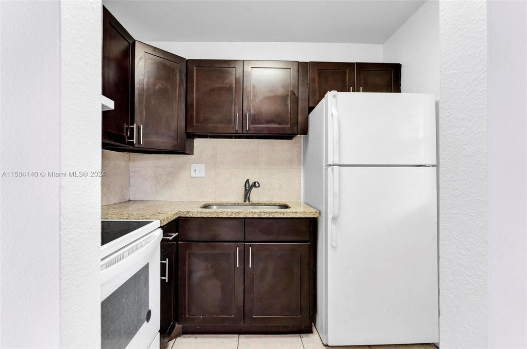 Active With Contract: $175,000 (2 beds, 2 baths, 722 Square Feet)