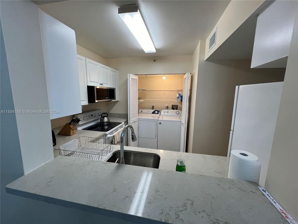 Recientemente alquilado: $2,150 (2 camas, 2 baños, 1020 Pies cuadrados)