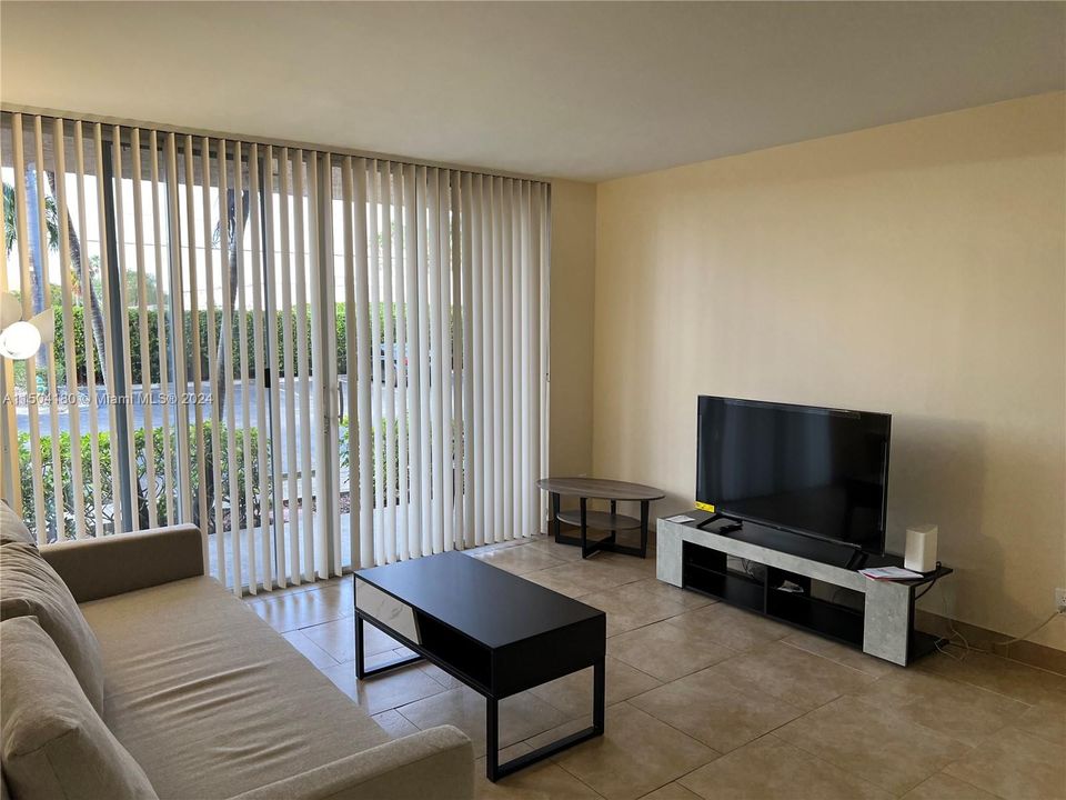 Recientemente alquilado: $2,150 (2 camas, 2 baños, 1020 Pies cuadrados)