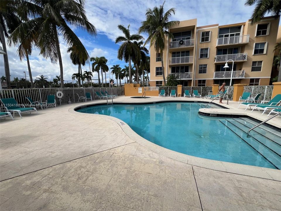 Recientemente alquilado: $2,150 (2 camas, 2 baños, 1020 Pies cuadrados)