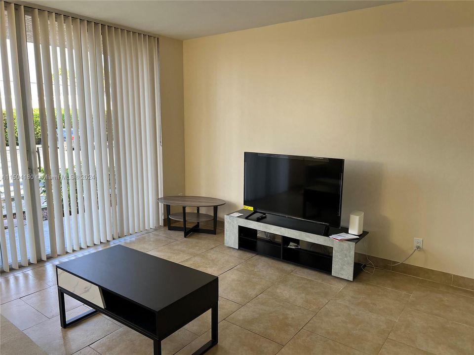 Recientemente alquilado: $2,150 (2 camas, 2 baños, 1020 Pies cuadrados)