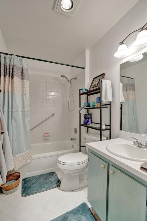 Vendido Recientemente: $235,000 (2 camas, 2 baños, 1243 Pies cuadrados)