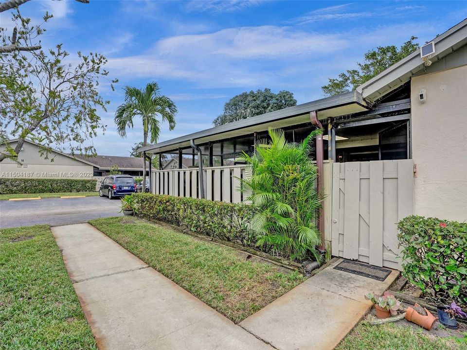 Vendido Recientemente: $235,000 (2 camas, 2 baños, 1243 Pies cuadrados)